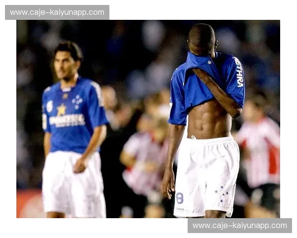 绿茵场上的宿命对决：巴拉竞技与桑托斯，谁能书写荣耀新篇？